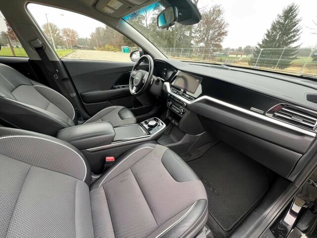 Чорний Кіа Niro, об'ємом двигуна 0 л та пробігом 24 тис. км за 12000 $, фото 10 на Automoto.ua