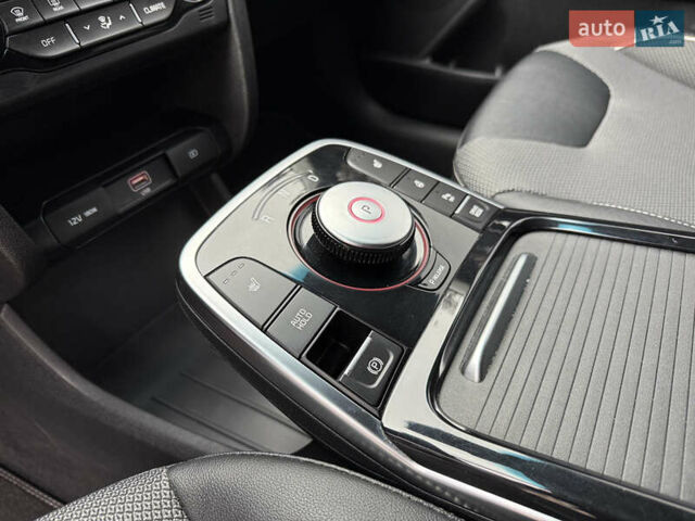 Чорний Кіа Niro, об'ємом двигуна 0 л та пробігом 108 тис. км за 21850 $, фото 35 на Automoto.ua