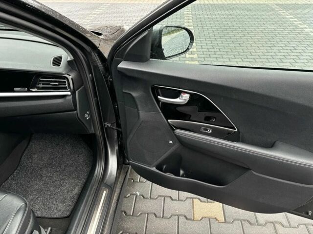 Черный Киа Niro, объемом двигателя 0 л и пробегом 75 тыс. км за 13900 $, фото 6 на Automoto.ua