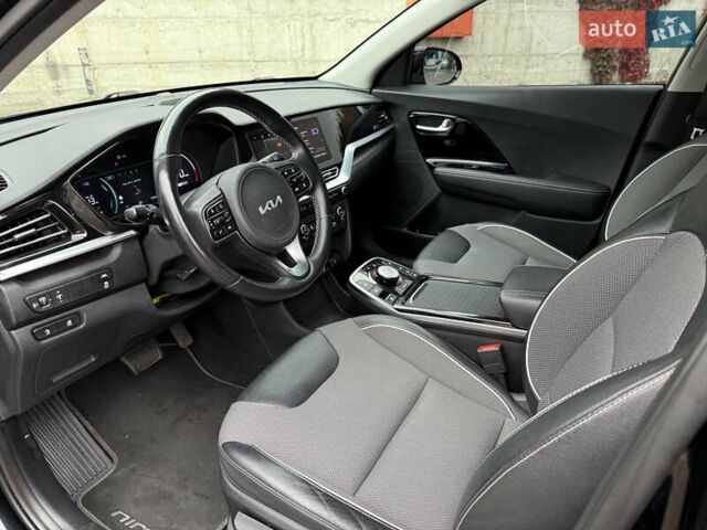 Чорний Кіа Niro, об'ємом двигуна 0 л та пробігом 108 тис. км за 21850 $, фото 32 на Automoto.ua