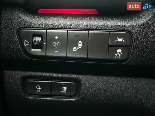 Чорний Кіа Niro, об'ємом двигуна 0 л та пробігом 29 тис. км за 22900 $, фото 51 на Automoto.ua