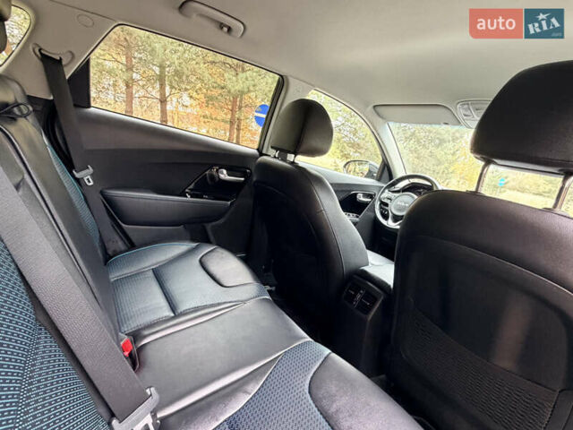 Чорний Кіа Niro, об'ємом двигуна 0 л та пробігом 80 тис. км за 22400 $, фото 24 на Automoto.ua