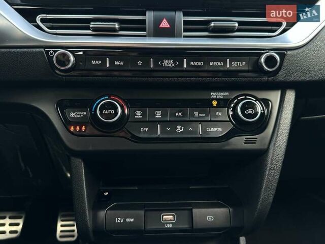 Чорний Кіа Niro, об'ємом двигуна 0 л та пробігом 29 тис. км за 22900 $, фото 70 на Automoto.ua