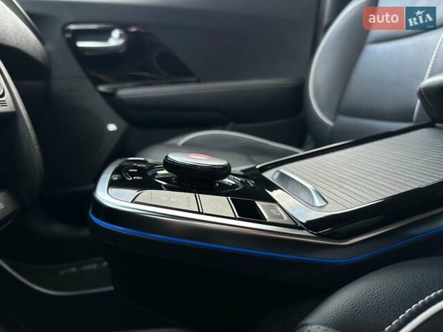 Чорний Кіа Niro, об'ємом двигуна 0 л та пробігом 29 тис. км за 22900 $, фото 17 на Automoto.ua