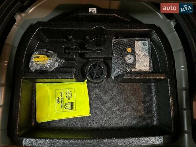 Черный Киа Niro, объемом двигателя 0 л и пробегом 12 тыс. км за 25400 $, фото 76 на Automoto.ua