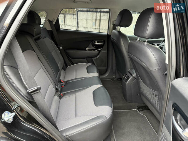 Чорний Кіа Niro, об'ємом двигуна 0 л та пробігом 108 тис. км за 21850 $, фото 50 на Automoto.ua