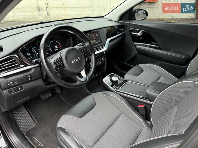 Чорний Кіа Niro, об'ємом двигуна 0 л та пробігом 108 тис. км за 21850 $, фото 33 на Automoto.ua