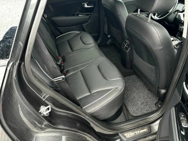 Черный Киа Niro, объемом двигателя 0 л и пробегом 75 тыс. км за 13900 $, фото 3 на Automoto.ua