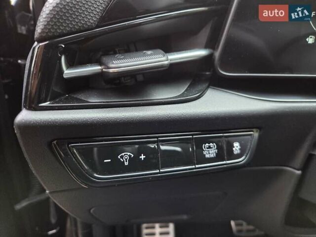 Черный Киа Niro, объемом двигателя 1.58 л и пробегом 97 тыс. км за 25500 $, фото 24 на Automoto.ua