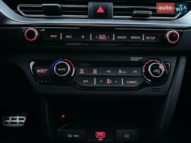 Черный Киа Niro, объемом двигателя 0 л и пробегом 84 тыс. км за 22900 $, фото 79 на Automoto.ua