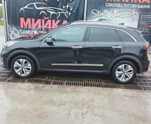 Черный Киа Niro, объемом двигателя 0 л и пробегом 125 тыс. км за 21800 $, фото 3 на Automoto.ua