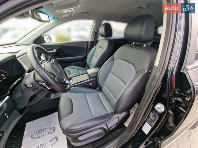Черный Киа Niro, объемом двигателя 0 л и пробегом 125 тыс. км за 21800 $, фото 8 на Automoto.ua