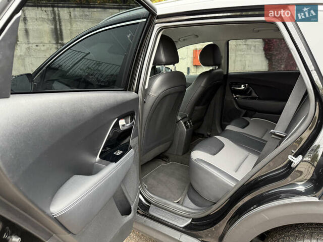 Чорний Кіа Niro, об'ємом двигуна 0 л та пробігом 108 тис. км за 21850 $, фото 57 на Automoto.ua