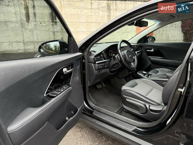 Чорний Кіа Niro, об'ємом двигуна 0 л та пробігом 108 тис. км за 21850 $, фото 30 на Automoto.ua