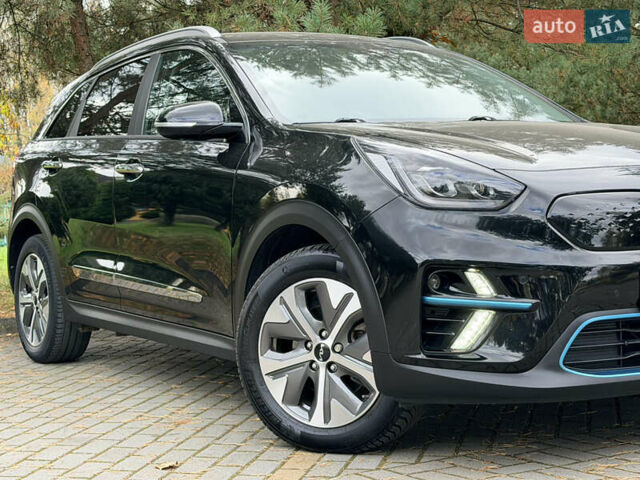 Киа Niro 2022 в Дрогобыче на Automoto.ua Черный Киа Niro, объемом двигателя 0 л и пробегом 80 тыс. км за 22690 $, фото 2 на Automoto.ua