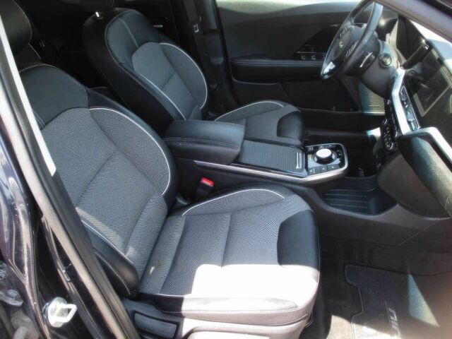Черный Киа Niro, объемом двигателя 0 л и пробегом 32 тыс. км за 16000 $, фото 6 на Automoto.ua