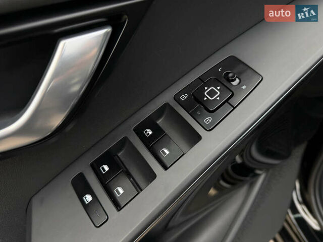 Черный Киа Niro, объемом двигателя 0 л и пробегом 149 тыс. км за 20550 $, фото 33 на Automoto.ua