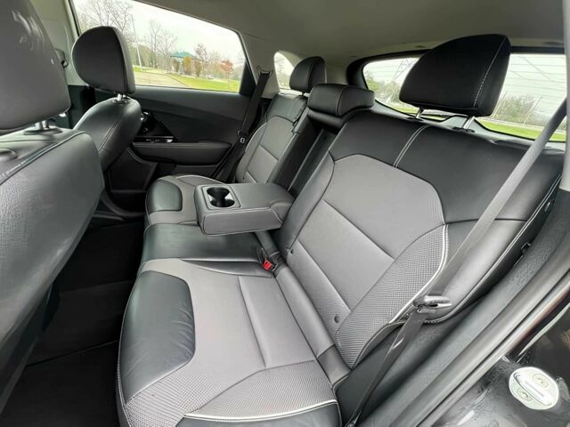 Чорний Кіа Niro, об'ємом двигуна 0 л та пробігом 24 тис. км за 12000 $, фото 11 на Automoto.ua