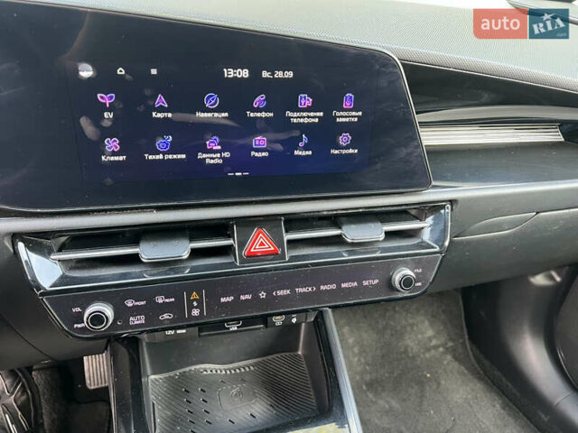Чорний Кіа Niro, об'ємом двигуна 0 л та пробігом 150 тис. км за 21500 $, фото 17 на Automoto.ua