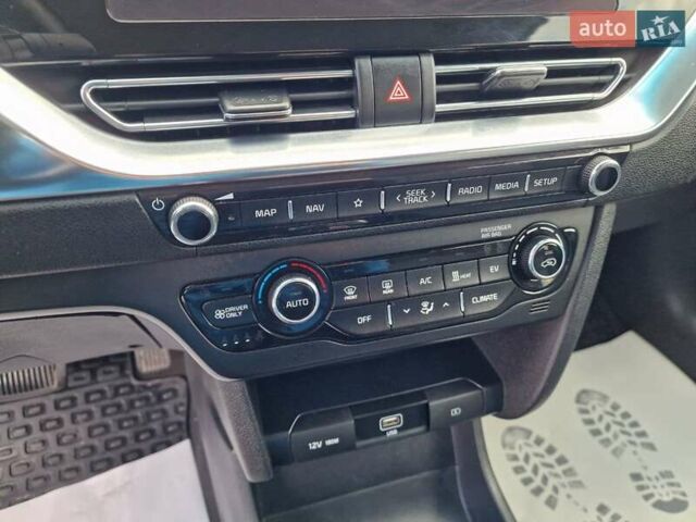 Черный Киа Niro, объемом двигателя 0 л и пробегом 125 тыс. км за 21800 $, фото 18 на Automoto.ua