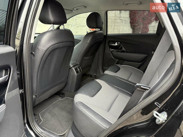 Чорний Кіа Niro, об'ємом двигуна 0 л та пробігом 108 тис. км за 21850 $, фото 60 на Automoto.ua