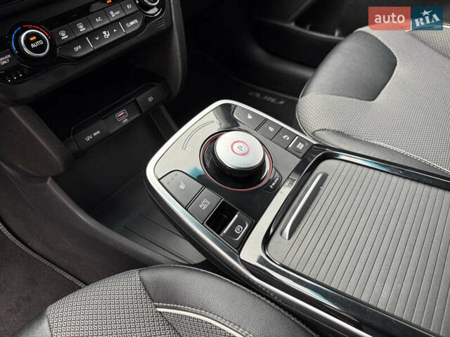 Чорний Кіа Niro, об'ємом двигуна 0 л та пробігом 108 тис. км за 21850 $, фото 36 на Automoto.ua