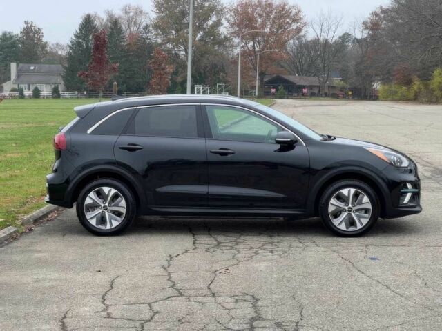 Черный Киа Niro, объемом двигателя 0 л и пробегом 16 тыс. км за 15600 $, фото 3 на Automoto.ua