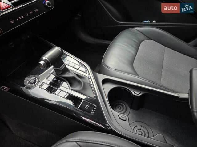 Черный Киа Niro, объемом двигателя 1.58 л и пробегом 97 тыс. км за 25500 $, фото 26 на Automoto.ua