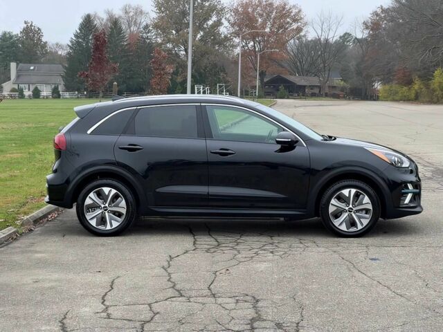 Чорний Кіа Niro, об'ємом двигуна 0 л та пробігом 24 тис. км за 12000 $, фото 7 на Automoto.ua