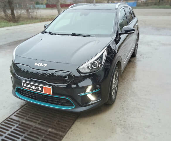 Черный Киа Niro, объемом двигателя 0 л и пробегом 125 тыс. км за 21800 $, фото 2 на Automoto.ua