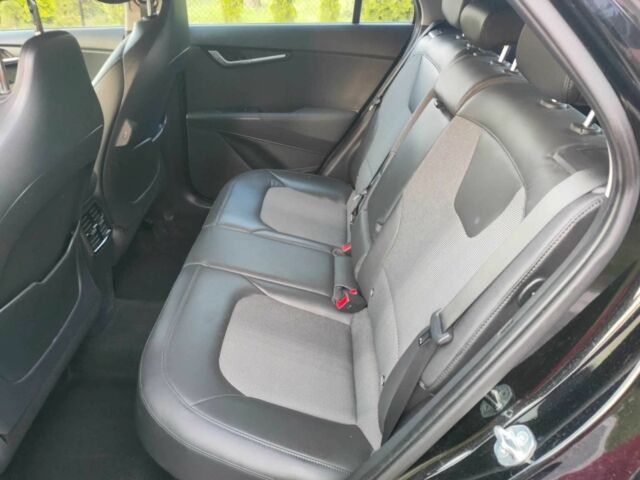Чорний Кіа Niro, об'ємом двигуна 1.6 л та пробігом 45 тис. км за 12600 $, фото 13 на Automoto.ua