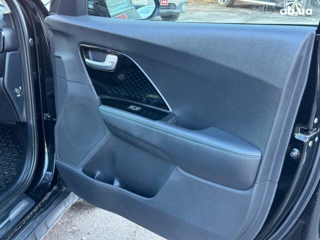 Чорний Кіа Niro, об'ємом двигуна 0 л та пробігом 125 тис. км за 22290 $, фото 21 на Automoto.ua