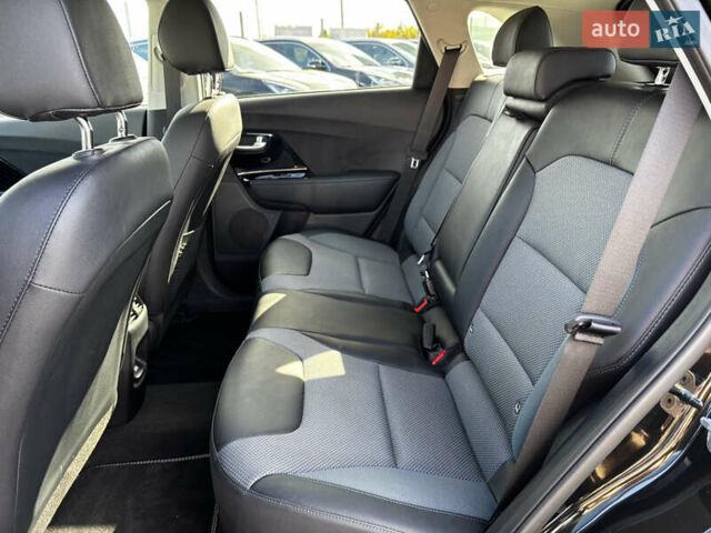 Чорний Кіа Niro, об'ємом двигуна 0 л та пробігом 23 тис. км за 24999 $, фото 29 на Automoto.ua