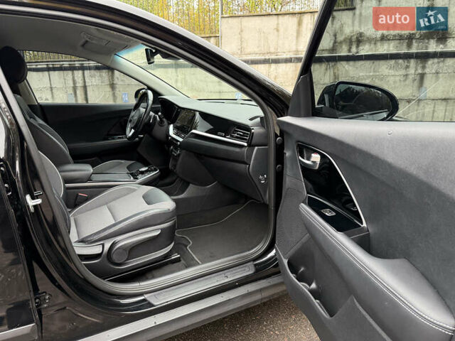 Чорний Кіа Niro, об'ємом двигуна 0 л та пробігом 108 тис. км за 21850 $, фото 42 на Automoto.ua