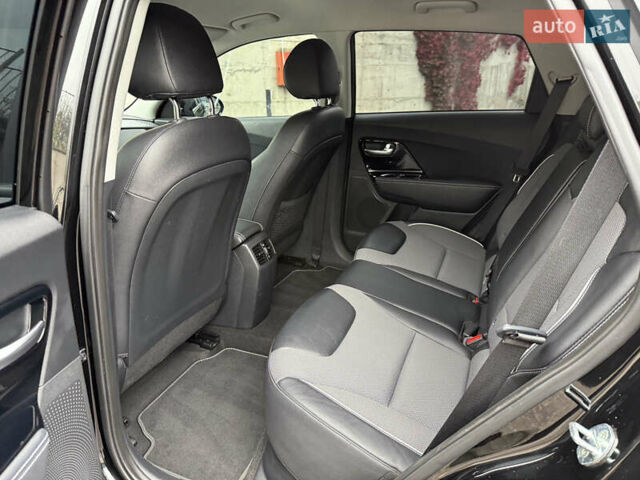 Чорний Кіа Niro, об'ємом двигуна 0 л та пробігом 108 тис. км за 21850 $, фото 59 на Automoto.ua
