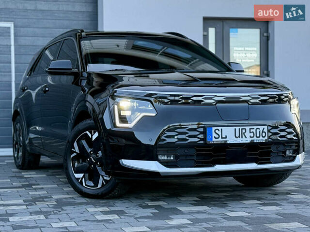 Чорний Кіа Niro, об'ємом двигуна 0 л та пробігом 63 тис. км за 28500 $, фото 4 на Automoto.ua