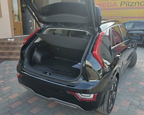 Чорний Кіа Niro, об'ємом двигуна 0 л та пробігом 59 тис. км за 27500 $, фото 8 на Automoto.ua