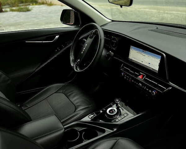 Чорний Кіа Niro, об'ємом двигуна 0 л та пробігом 80 тис. км за 23500 $, фото 55 на Automoto.ua