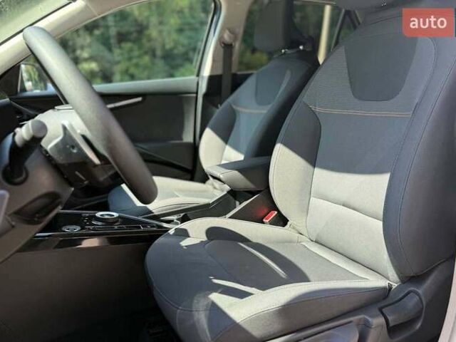 Чорний Кіа Niro, об'ємом двигуна 0 л та пробігом 2 тис. км за 27300 $, фото 7 на Automoto.ua