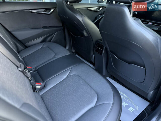 Чорний Кіа Niro, об'ємом двигуна 0 л та пробігом 63 тис. км за 28500 $, фото 99 на Automoto.ua