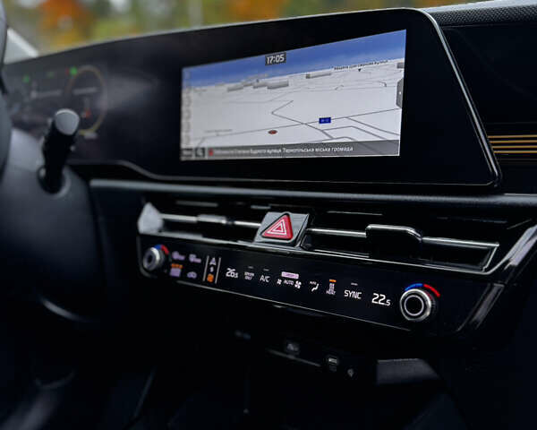 Чорний Кіа Niro, об'ємом двигуна 0 л та пробігом 80 тис. км за 23500 $, фото 60 на Automoto.ua