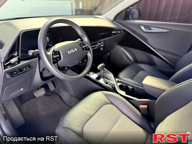 Чорний Кіа Niro, об'ємом двигуна 1.6 л та пробігом 34 тис. км за 26000 $, фото 4 на Automoto.ua