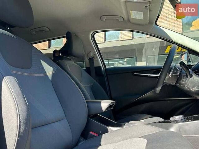 Чорний Кіа Niro, об'ємом двигуна 0 л та пробігом 14 тис. км за 22900 $, фото 14 на Automoto.ua