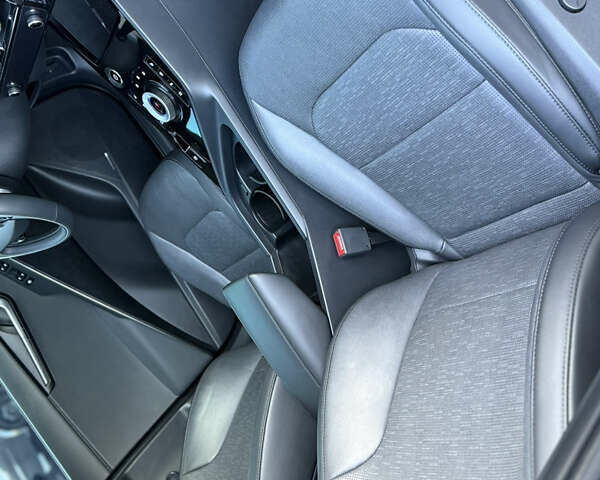 Чорний Кіа Niro, об'ємом двигуна 0 л та пробігом 63 тис. км за 28500 $, фото 66 на Automoto.ua