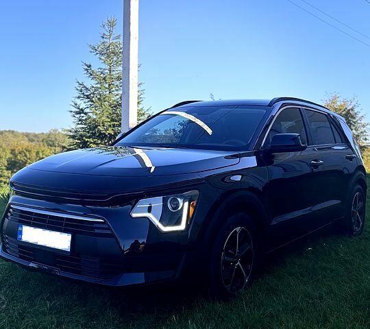 Чорний Кіа Niro, об'ємом двигуна 1.6 л та пробігом 34 тис. км за 26000 $, фото 2 на Automoto.ua
