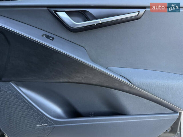 Чорний Кіа Niro, об'ємом двигуна 0 л та пробігом 63 тис. км за 28500 $, фото 70 на Automoto.ua