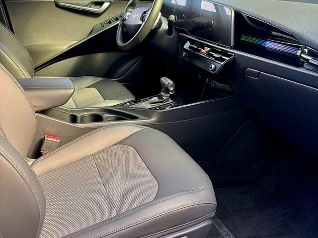 Чорний Кіа Niro, об'ємом двигуна 1.6 л та пробігом 34 тис. км за 26000 $, фото 5 на Automoto.ua