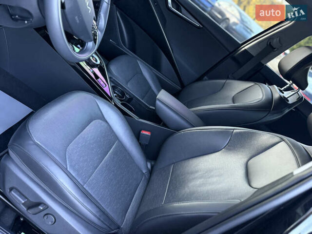 Чорний Кіа Niro, об'ємом двигуна 0 л та пробігом 63 тис. км за 28500 $, фото 60 на Automoto.ua