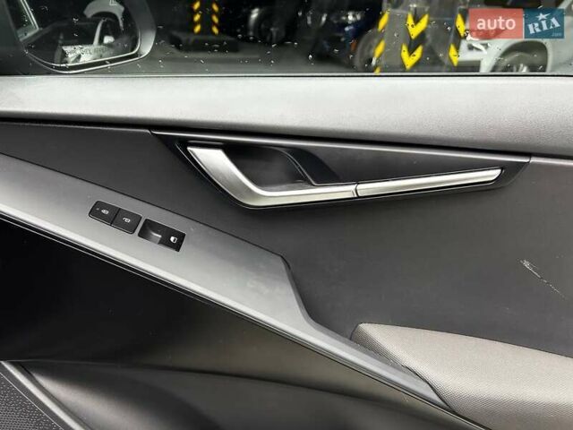Черный Киа Niro, объемом двигателя 0 л и пробегом 2 тыс. км за 27300 $, фото 19 на Automoto.ua