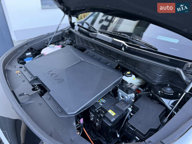 Чорний Кіа Niro, об'ємом двигуна 0 л та пробігом 63 тис. км за 28500 $, фото 111 на Automoto.ua